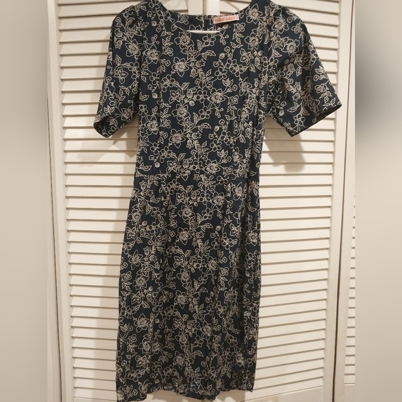 Trollied Dolly Sheath / Wiggle Dress - Picture 2 of 4